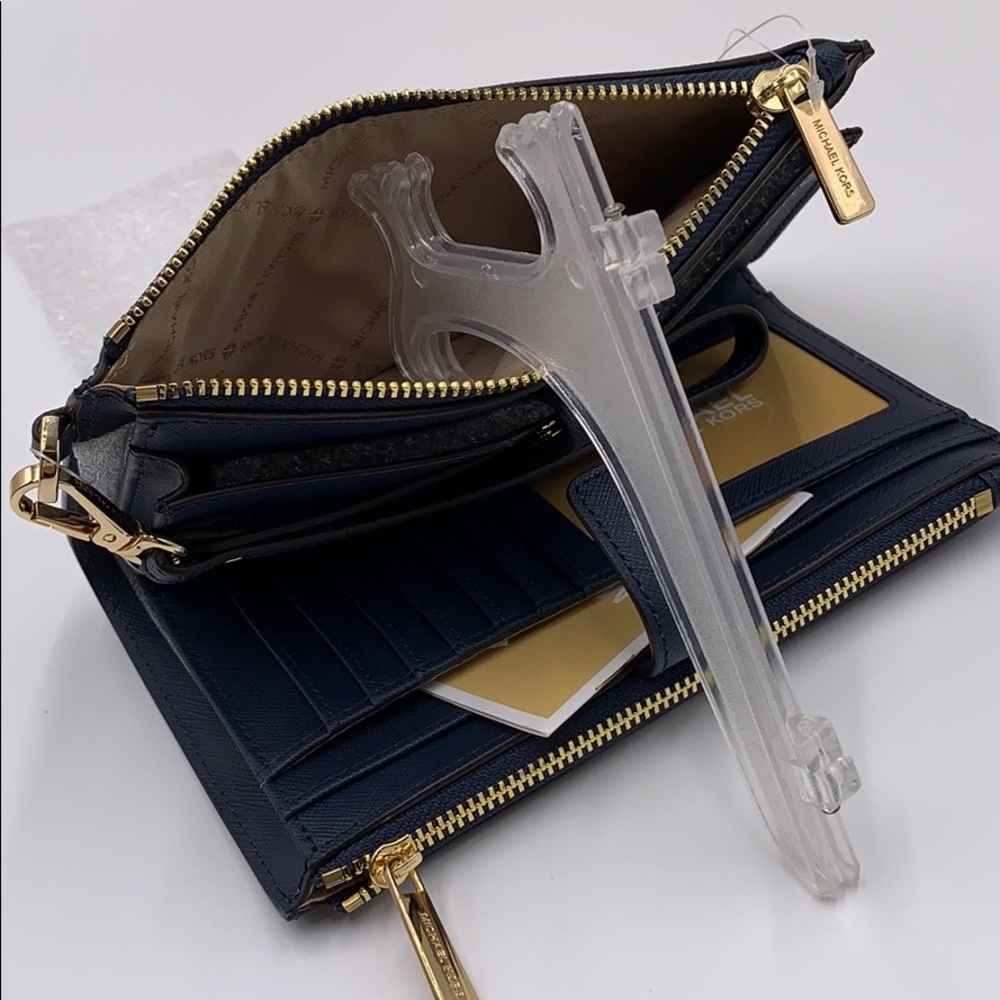 MICHAEL KORS LG DOUBLE ZIP WRISTLET NAVY - Picture 7 of 16